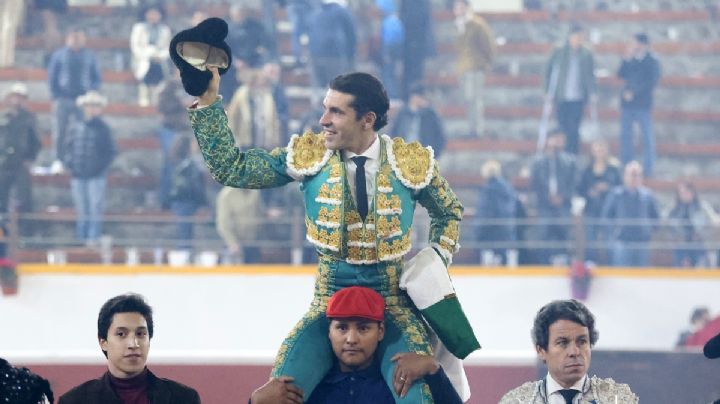 Máximos trofeos simbólicos para Talavante tras indultar un gran toro de Xajay en Juriquilla