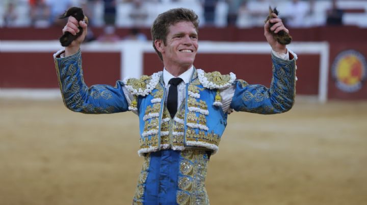 Borja Jiménez a hombros en la vuelta de los toros a Ondara veinte años después