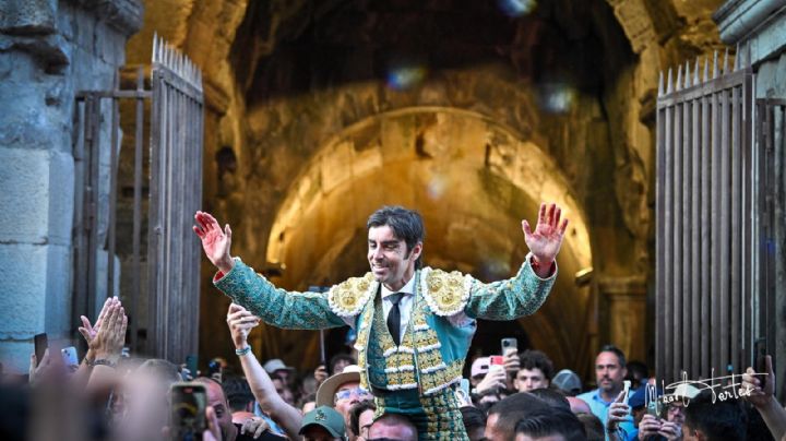 Un rotundo Perera a hombros en la última de Nimes, Clemente herido
