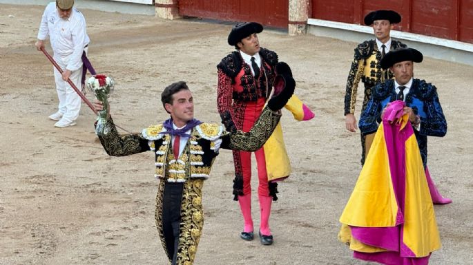 Fernando Adrián sale a hombros en Guadalajara