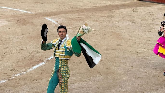 Fernando Adrián sale a hombros en Guadalajara