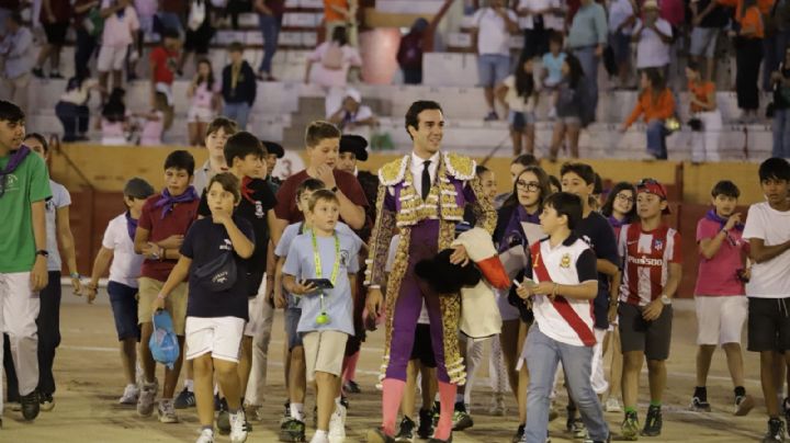 Tomás Rufo a hombros en el Coso de las Cruces