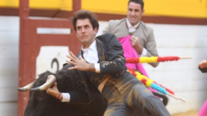 Samuel Navalón, hospitalizado tras una cornada en el cuello en Algemesí
