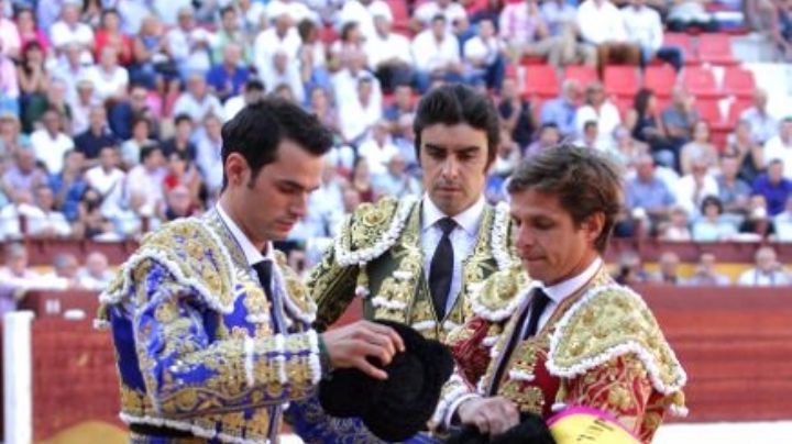 Acto de inauguración del azulejo conmemorativo del X aniversario de la alternativa de Antonio Puerta