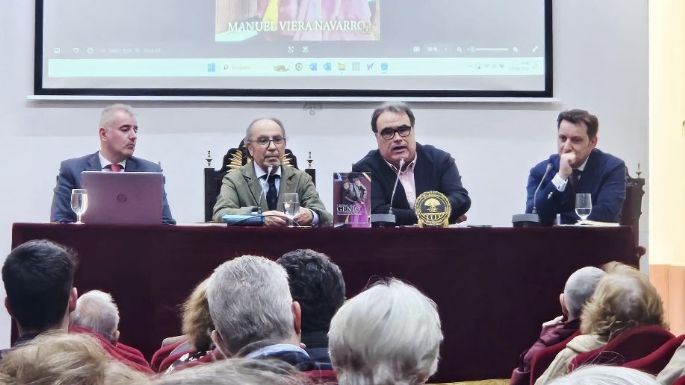 Manolo Viera presentó la 2ª edición de “Crónicas de un genio” en el Ateneo de Sevilla