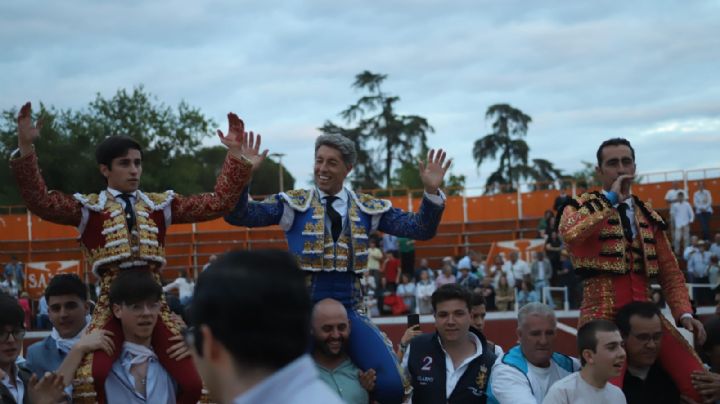 El Fandi, Escribano y Linares arrasan en La Carolina con una tarde de Puerta Grande y máximos trofeos
