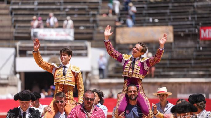 Adriano y El Rafi, dos orejas por coleta en la corrida matinal en Nimes con sabor local