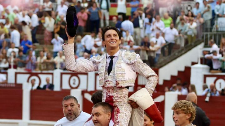 Roca Rey impone su ley en El Bibio y sale a hombros con tres orejas