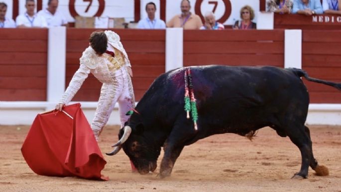 Sergio Rollón irrumpe con fuerza en Gijón saliendo a hombros