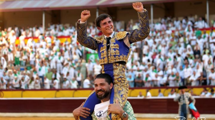 Huesca premia a Aarón Palacio y reconoce la gran tarde de Victorino