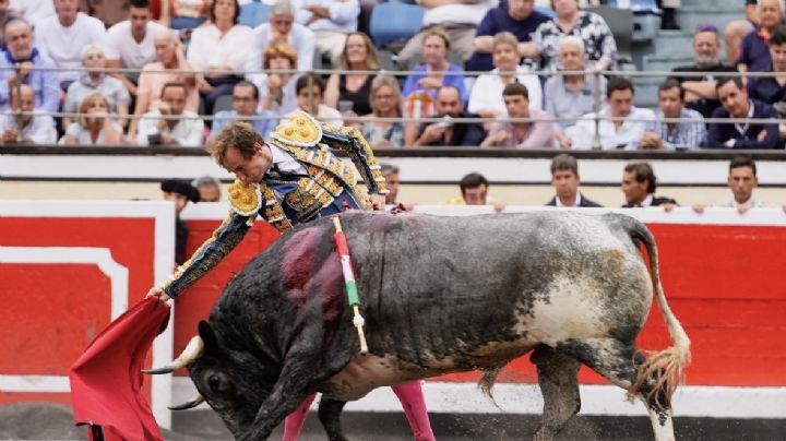 Román, dueño y señor de los tiempos, corta la única oreja en el áspero asfalto cárdeno