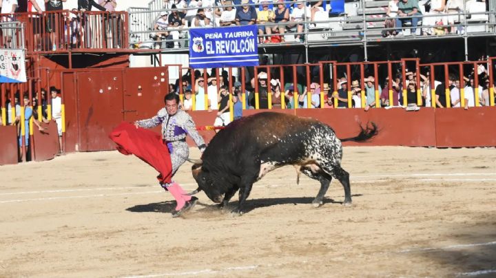 Javier López Peregrino sufre una grave cornada con trayectorias de 20 y 10 centímetros