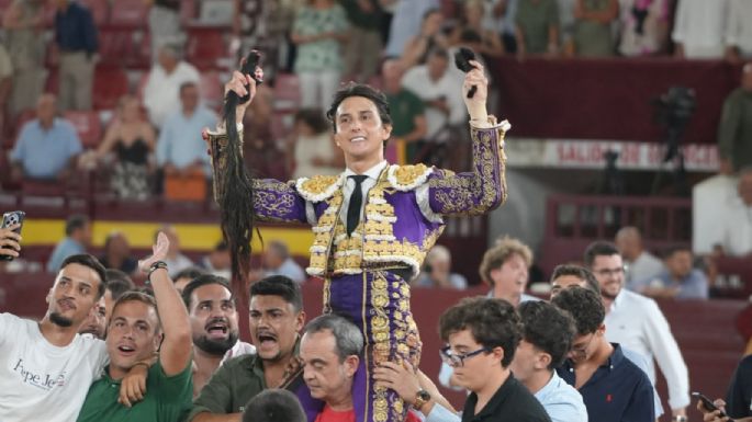 Roca Rey salva la tarde en Murcia cortando dos orejas y rabo al sexto