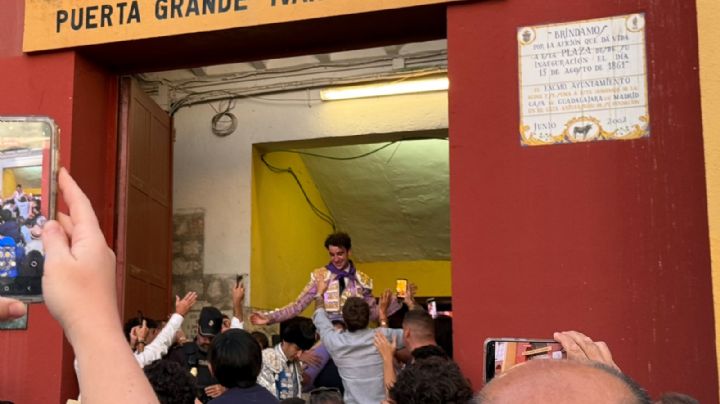 Víctor Hernández desata el toreo en Guadalajara y corta tres orejas