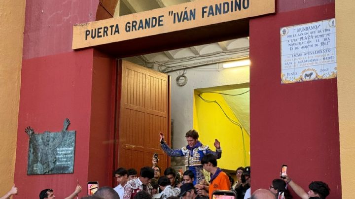 Borja Jiménez se entrega a Guadalajara y corta dos orejas