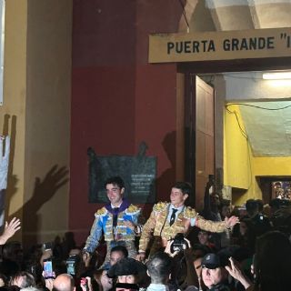 Puerta Grande de Víctor Hernández y Aarón Palacio con un buen encierro de Román Sorando
