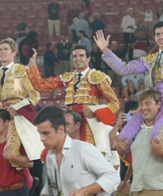 Triple puerta grande y buen encierro de El Parralejo