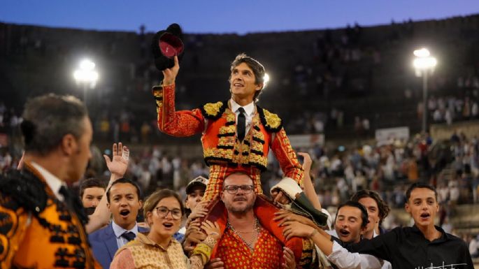 Manzanares y Castella salen a hombros en Nimes; Rufo se queda sin premio por la espada