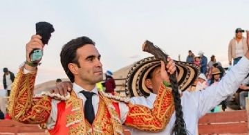 Lagartijo indulta un toro de La Querencia en Santa Rosa (Perú)