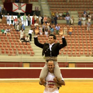 Rotundo triunfo de Guillermo Hermoso en tarde de toros deslucidos y desaciertos con los aceros
