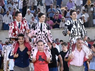 Perera corona una Goyesca de altos vuelos en Sutullena con Ureña y Urdiales a hombros