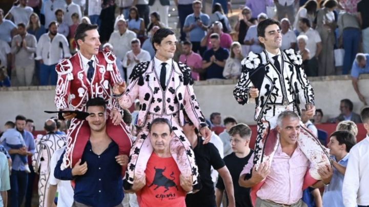 Perera corona una Goyesca de altos vuelos en Sutullena con Ureña y Urdiales a hombros