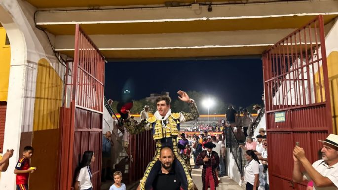 Cuartero marca la diferencia y abre la Puerta Grande en El Casar